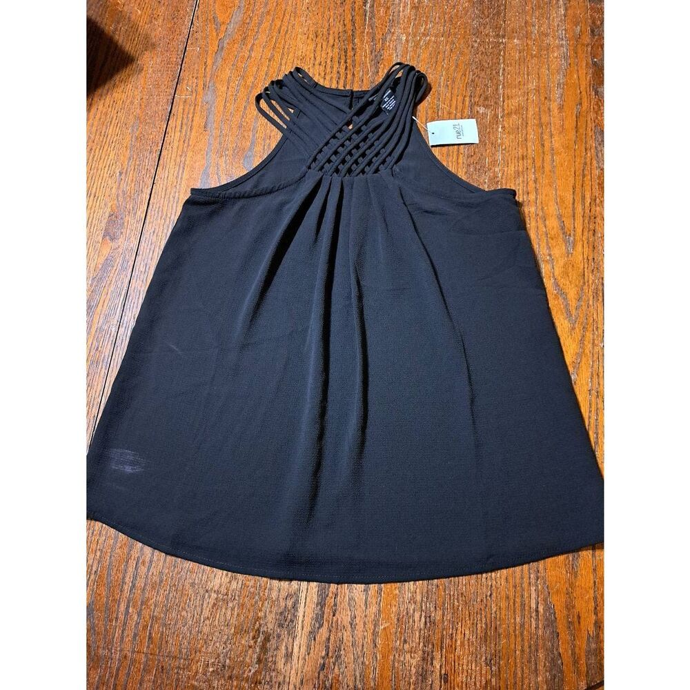 New XS Rue21 Black Strappy Sleeveless Basket Weave Top Shirt Rear Button NWT